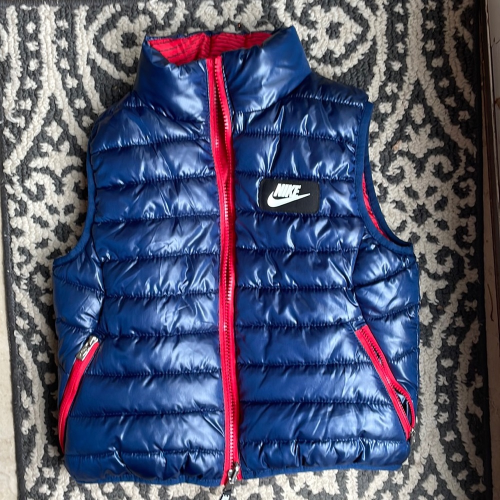 Nike kids vest size 4-5 Years, excellent condition & machine washable